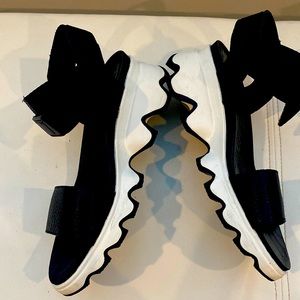 Sorel kinetic sandals!! Excellent condition! Worn only 3 times